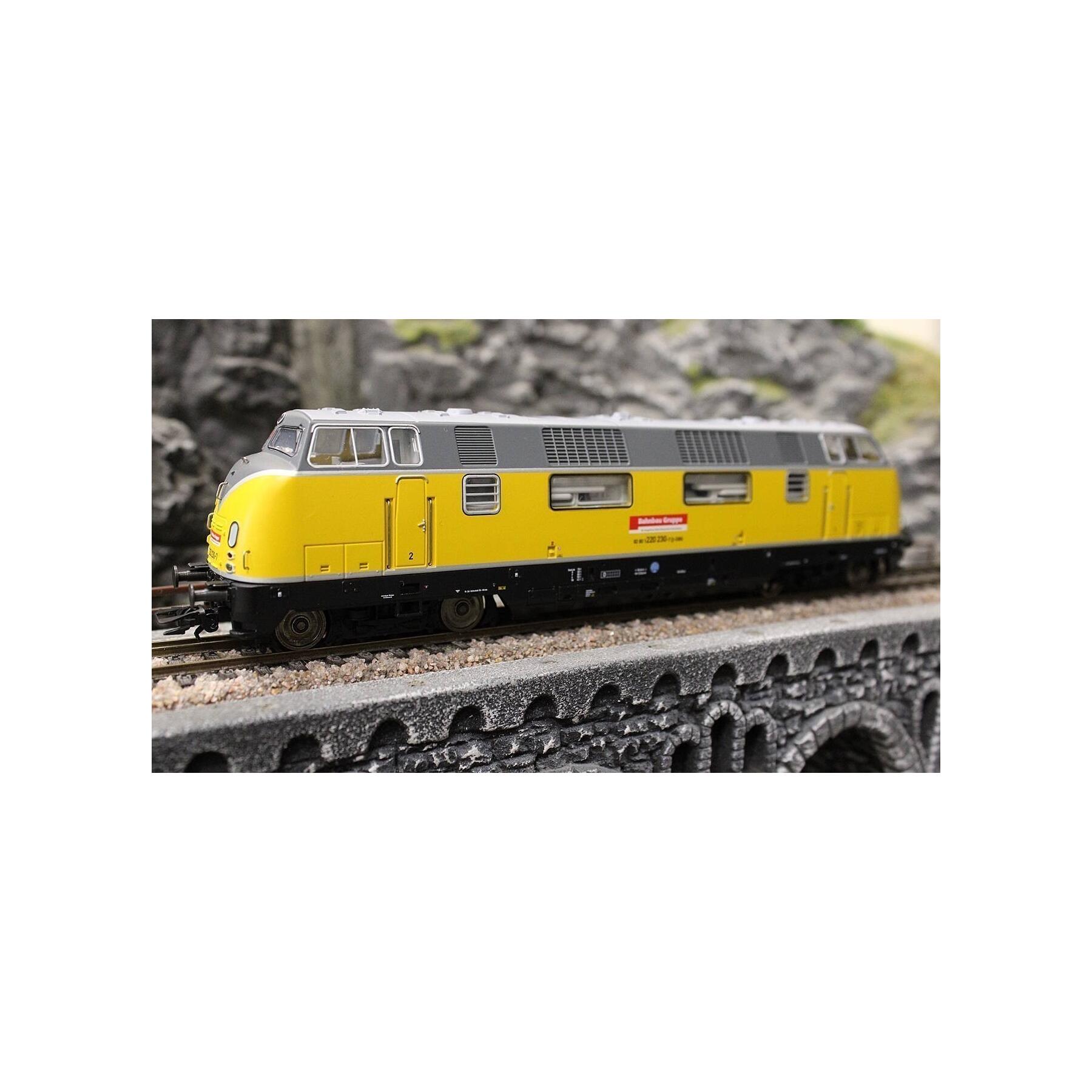 Trix 22380 H0 Diesellokomotive BR 220 DBG - Sound Version