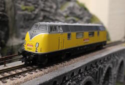 Trix 22380 H0 Diesellokomotive BR 220 DBG - Sound Version