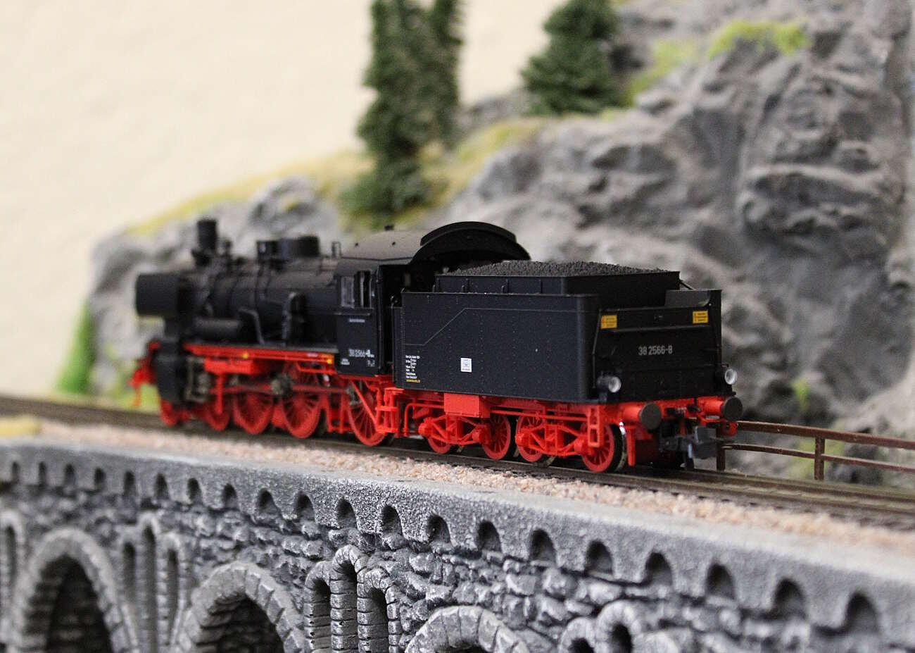 Roco 7110045  H0 Dampflokomotive BR 38 2566-8 DR ,Ep IV - Sound Version