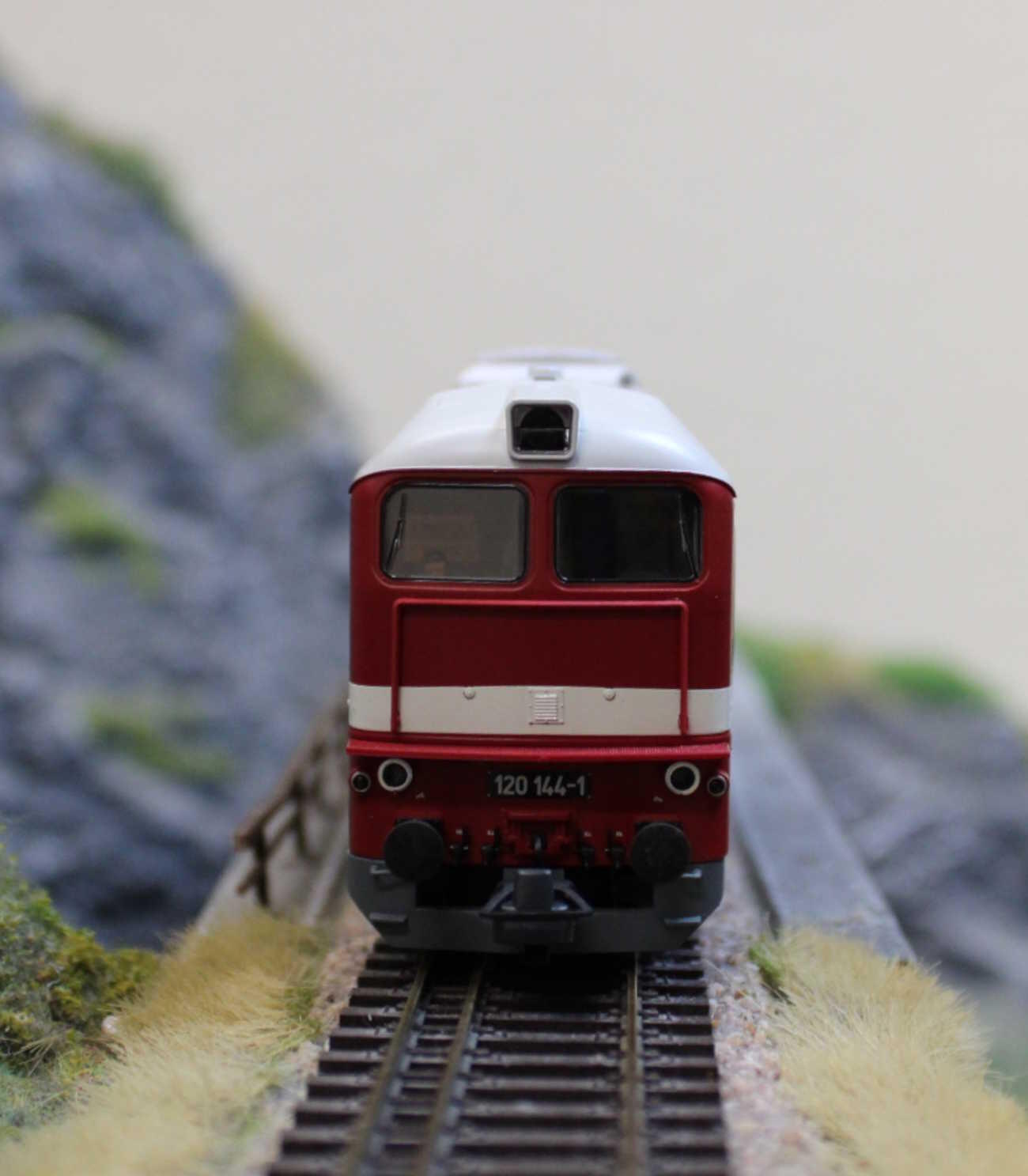 Roco 7300096  H0 Diesellokomotive BR 120 144-1 DR ,Ep IV
