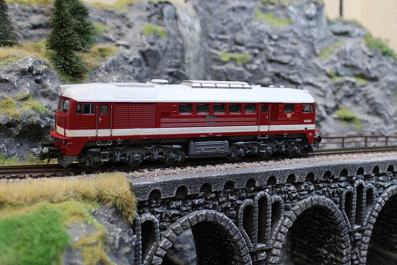 Roco 7300096  H0 Diesellokomotive BR 120 144-1 DR ,Ep IV