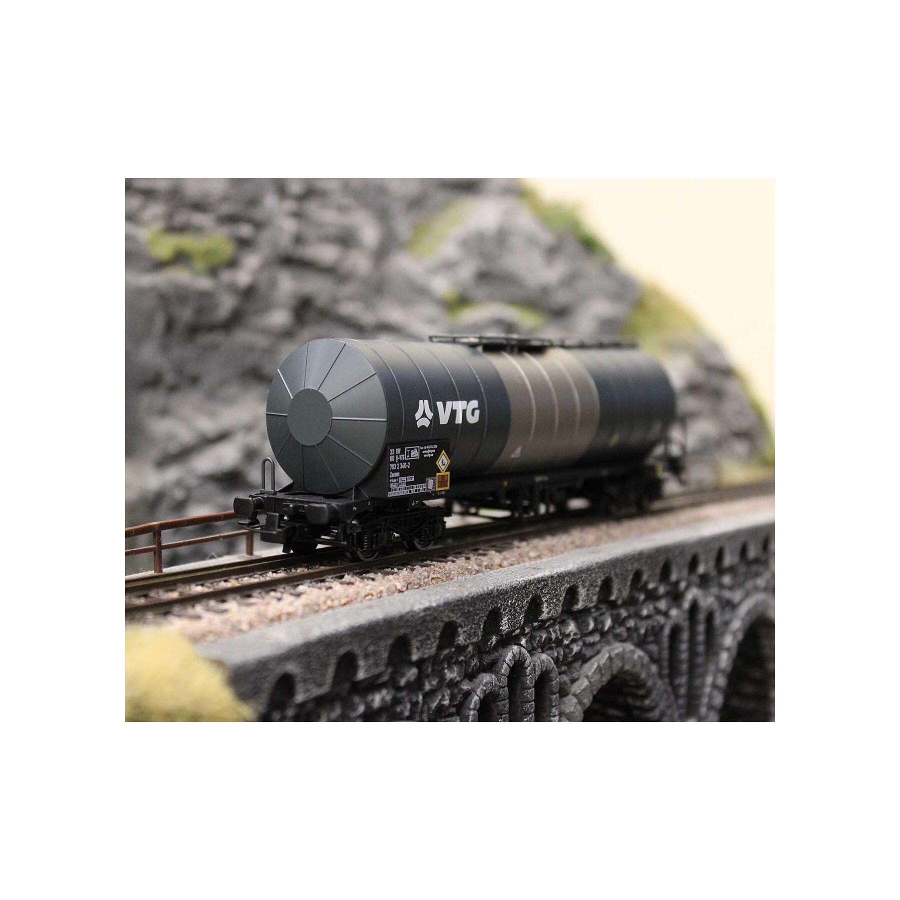 Rivarossi HR6695 H0 4-achs. isolierter Kesselwagen VTG, grau-silberne Farbgebung