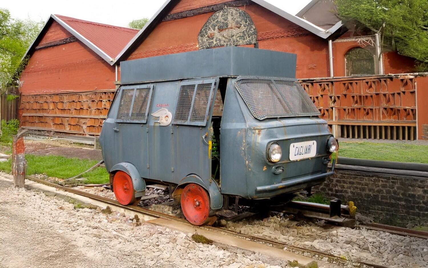 Rivarossi HR9008 H0 grau Draisine Fiat 500 mit niedrigen Scheinwerfern, mit Kühlergrill und Maschinengewehr auf dem Dach