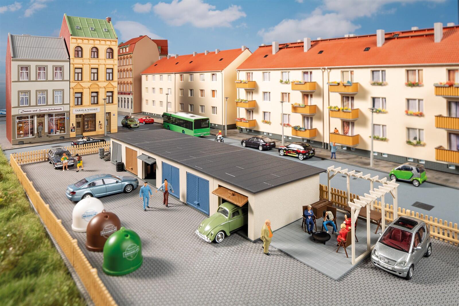 Auhagen 11484 H0 Garagen mit Zubehör