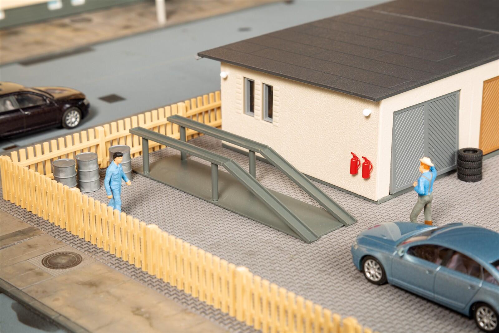 Auhagen 11484 H0 Garagen mit Zubehör