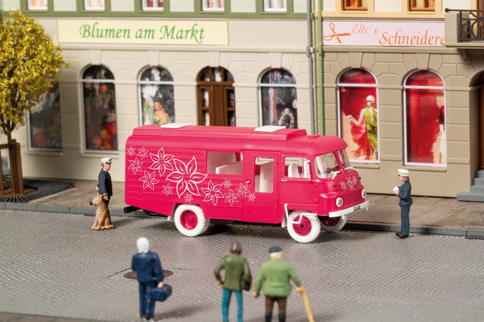 Auhagen 66062 TT Robur LO3000 Halbbus Girls Car