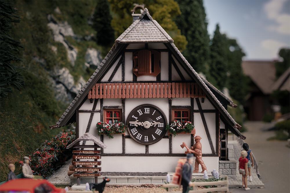 Faller 130011 H0 Jubiläumsmodell 1. Weltgrößte Kuckucksuhr mit Figur