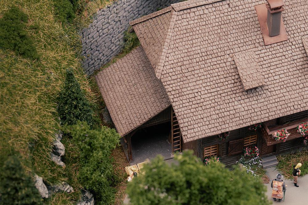 Faller 130012 H0 Jubiläumsmodell Uhrenmacherhaus mit Figur