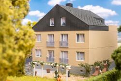 Faller 130755 H0 Mehrfamilienhaus