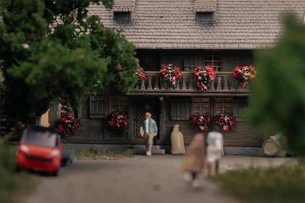 Faller 232011 N Jubiläumsmodell Uhrenmacherhäusle mit Figur