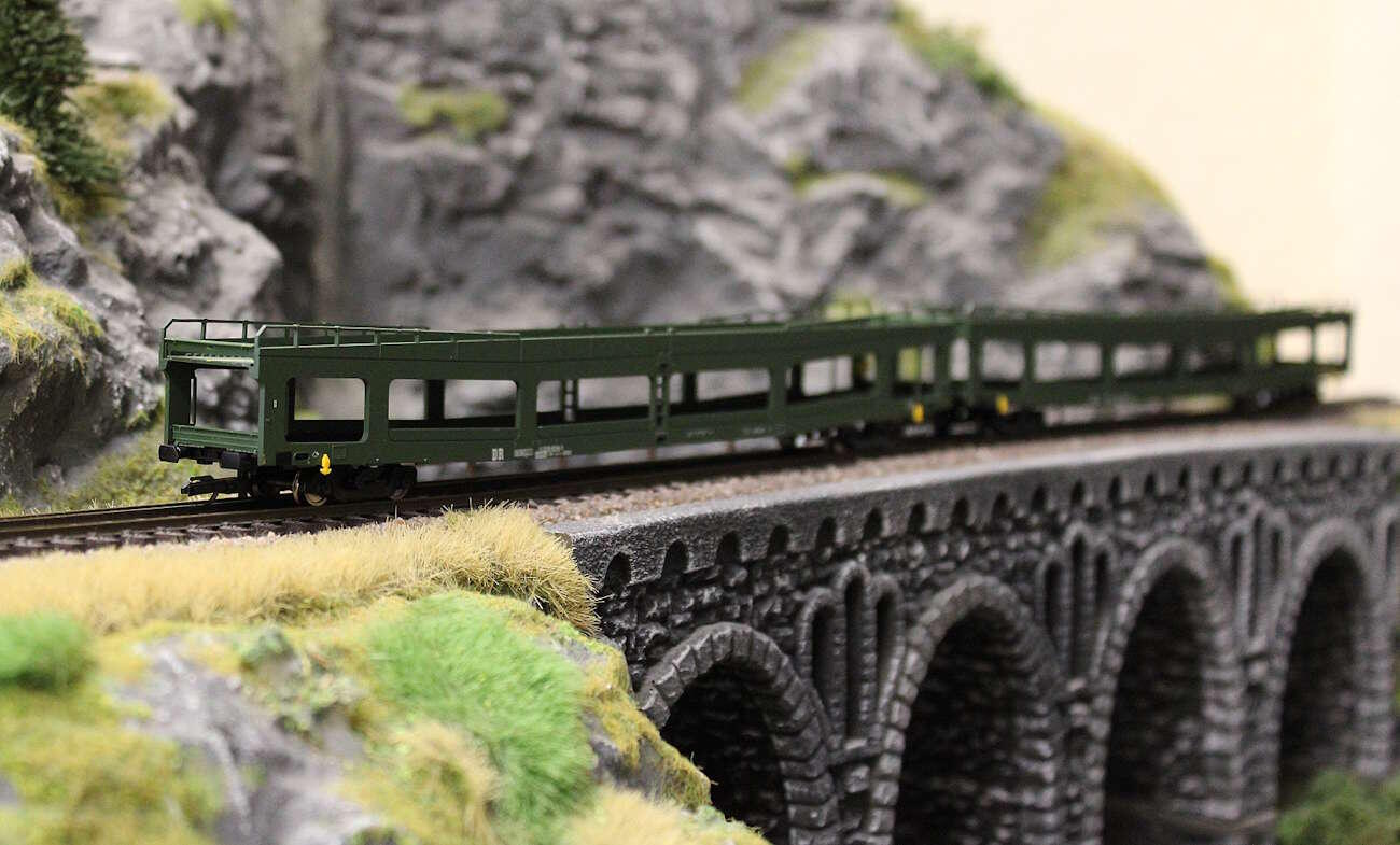 Tillig 01135 TT Autotransportwagen-Set der DR, bestehend aus zwei Autotransportwagen DDm