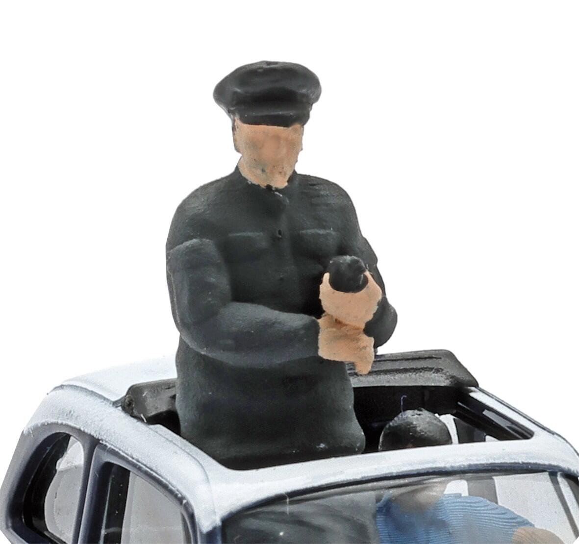 Busch 48738 H0 Fiat 500 Carabinieri 2 Figuren
