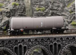 Igra Modell 96210070 H0 Kesselwagen Zacns 88 CH- LBA, JET A-1, Ep.VI