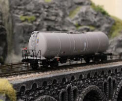 Igra Modell 96210070 H0 Kesselwagen Zacns 88 CH- LBA, JET A-1, Ep.VI