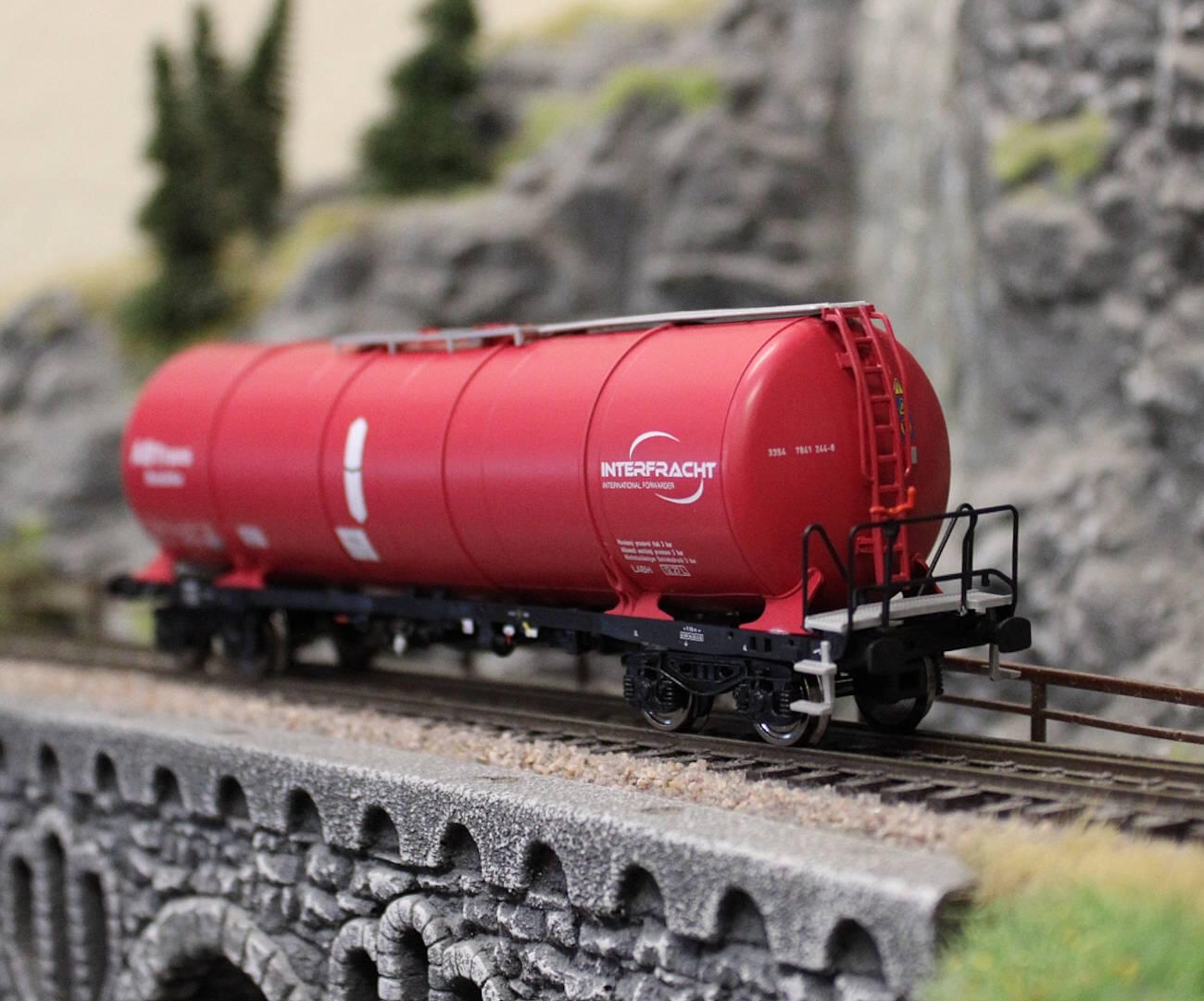 Igra Modell 96210063 H0 Kesselwagen AB Trans Rozárka, Ep.VI