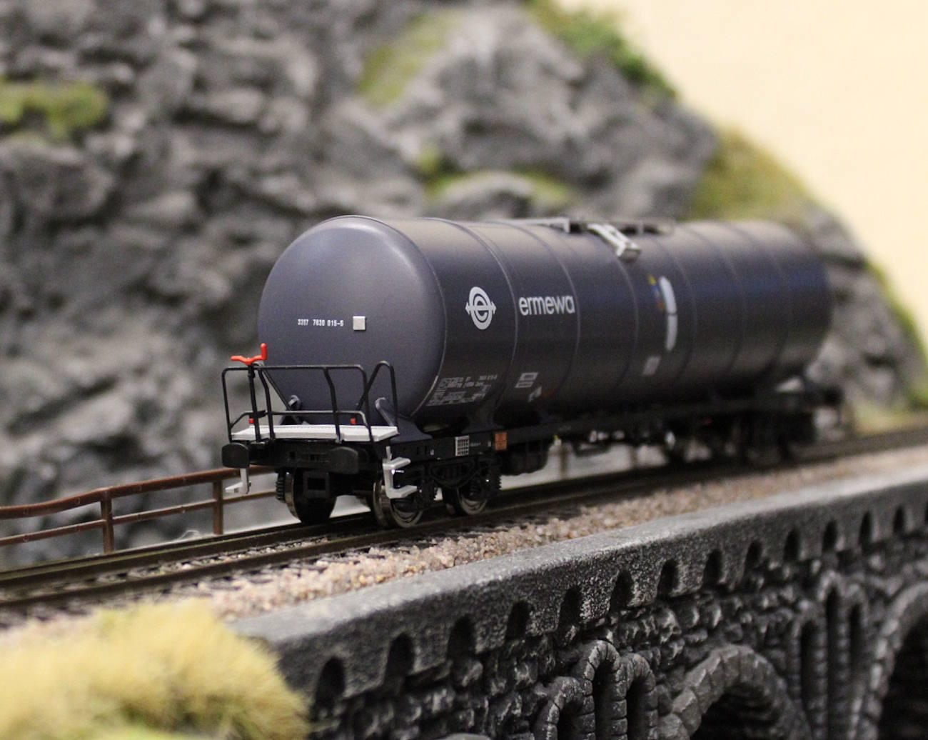 Igra Modell 96110045 H0 Kesselwagen Zacns 98 Ermewa,Ep.VI