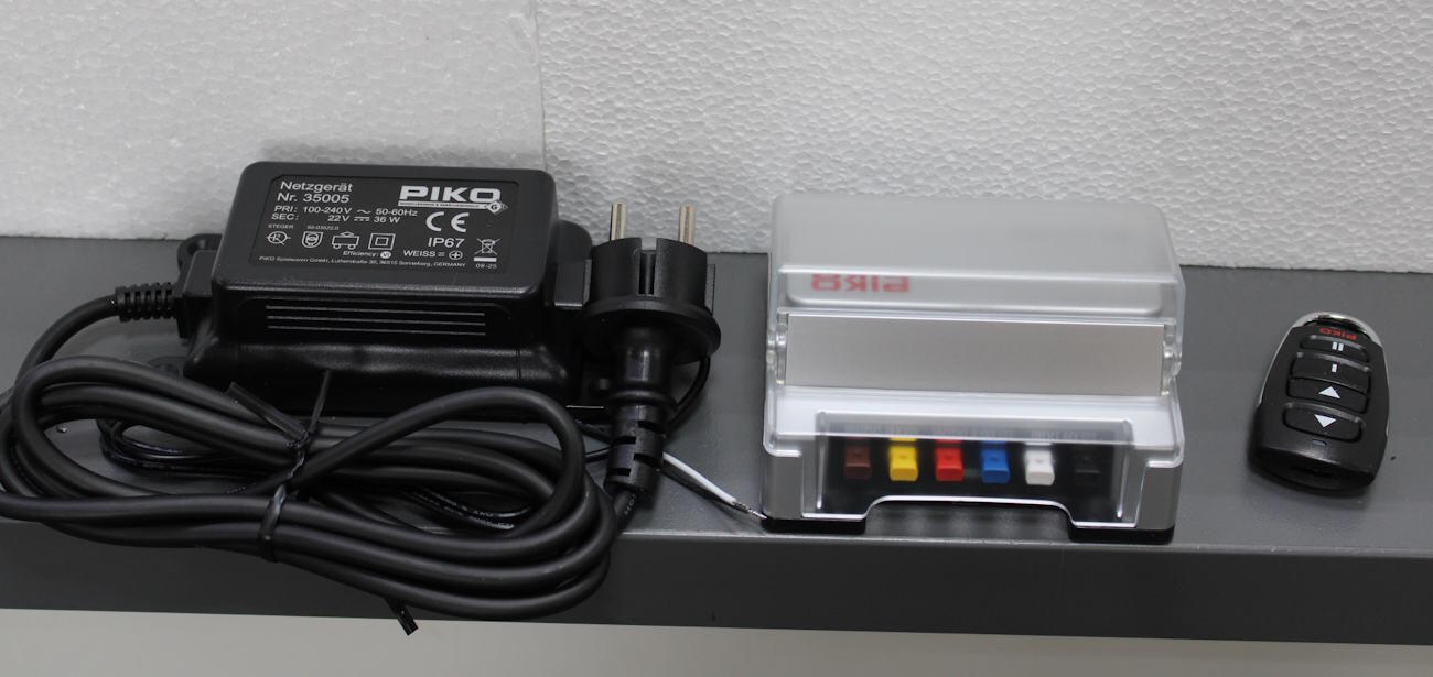 Piko 37145-1 G Diesellokomotive V100 DR Ep III mit R/C Controller & Netzteil-Set