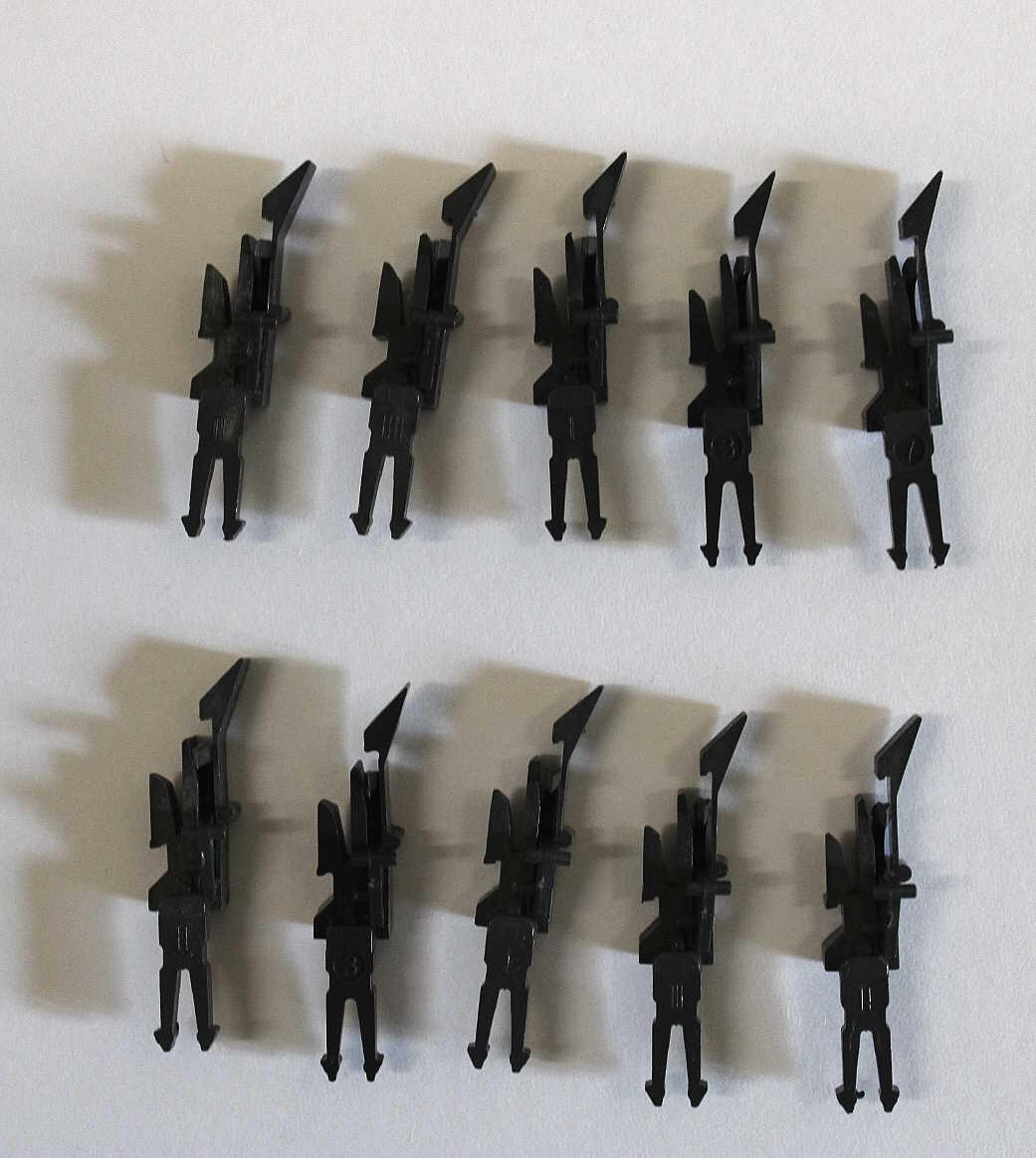 Roco 40270 -1 Kurzkupplungsköpfe mit Vorentkupplung  NEM - 10 Stück