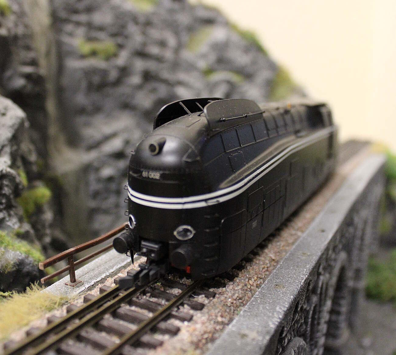 Rivarossi HR 2343 H0 BR 61 002 ex Henschel-Wegmannzug DR EP 3, mit Decoder