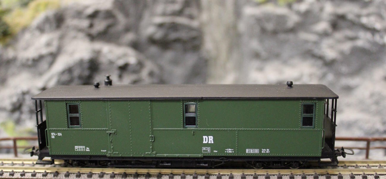 PMT / Technomodell 5-3413 4-achsiger Zugführerwagen der DR