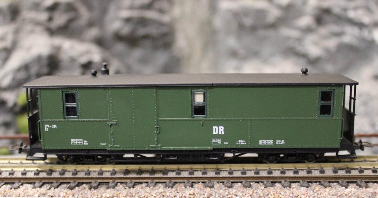 PMT / Technomodell 5-3413 4-achsiger Zugführerwagen der DR