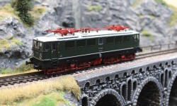 Brawa 43090 Elektrolokomotive E 11 043 DR - Digital , mit...