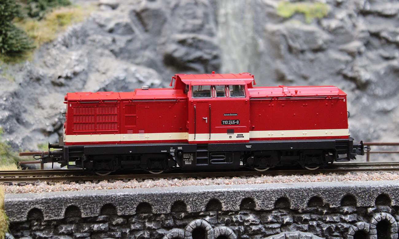 Roco 5110009-1 Diesellokomotive BR 110 DR -Ep IV - Spur H0 - Digital