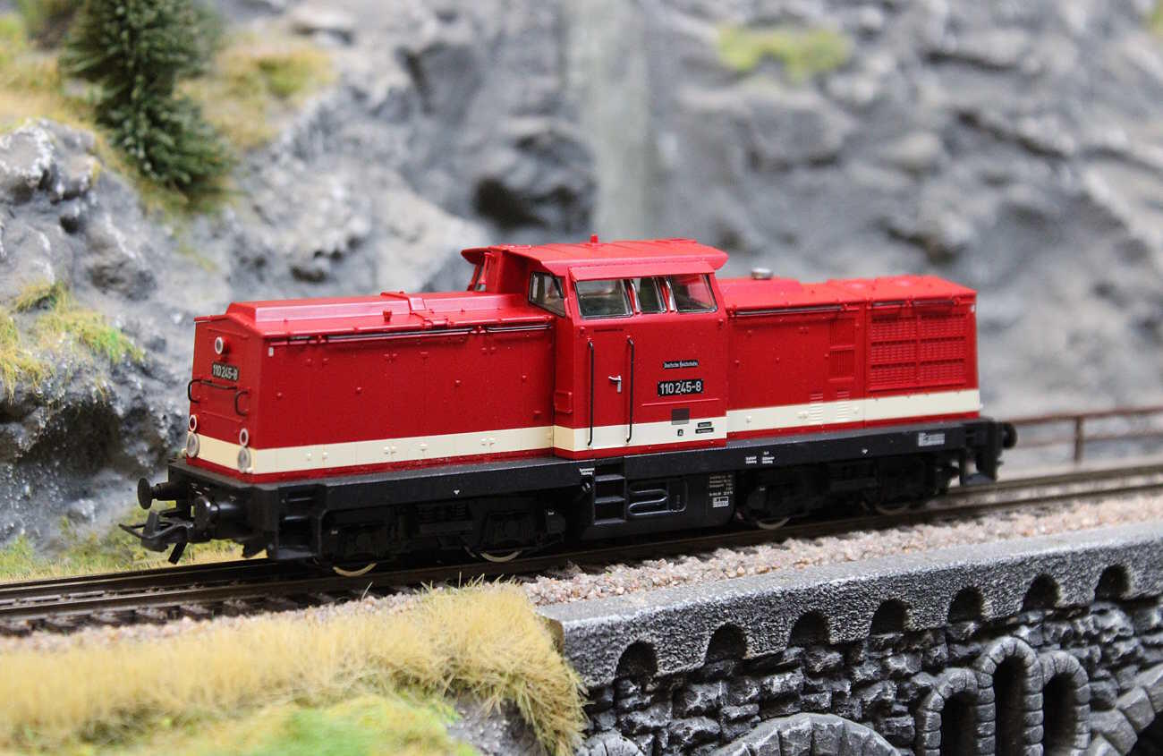 Roco 5110009-1 Diesellokomotive BR 110 DR -Ep IV - Spur H0 - Digital