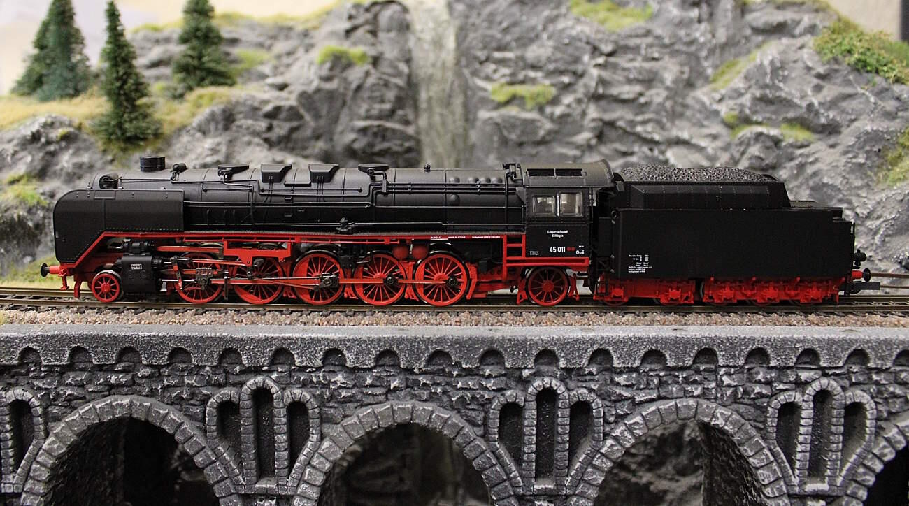 Liliput 104501 Schlepptenderlokomotive BR 45 011 DB - OVP  -Ep III - Spur H0 - Digital