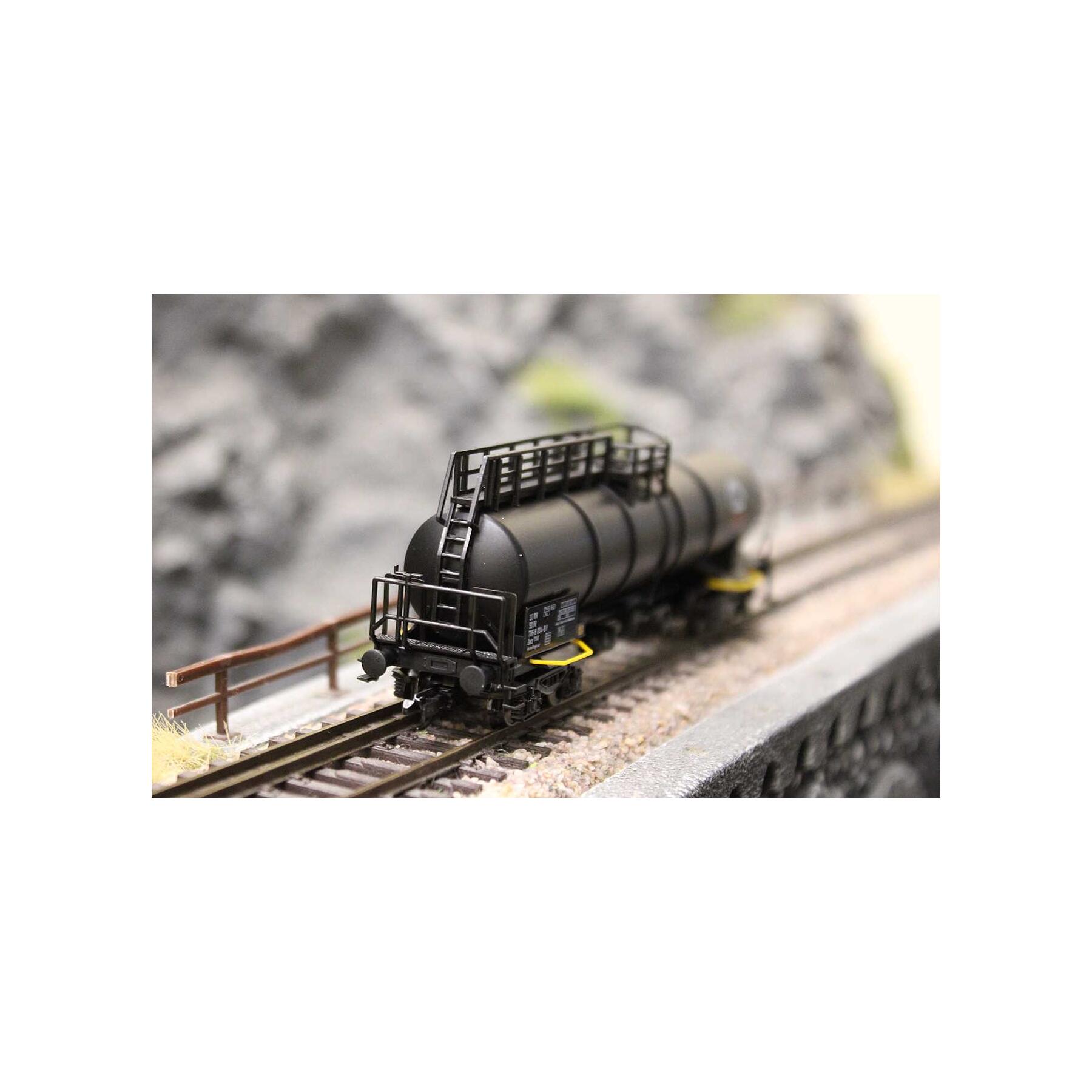 Tillig 502575 TT Gaskesselwagen Zacs, "BUNA" der DR, Ep.IV (ex. 15421)