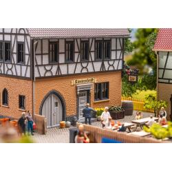 Faller 130147 H0 Fachwerkhaus mit Wirtschaftsg