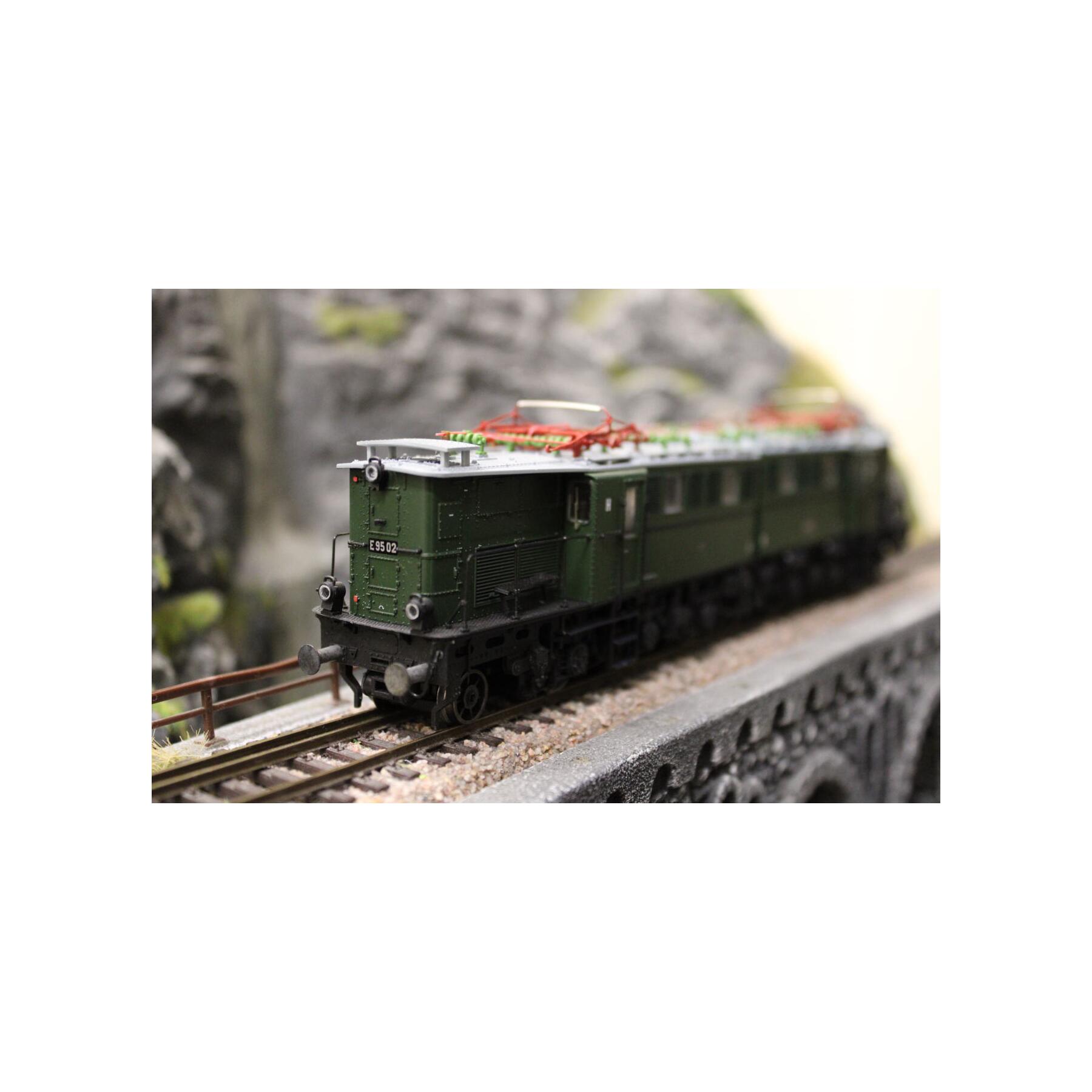 Brawa Spur H0 0210 Elektrolokomotive BR E 95 02 DR - grün - OVP