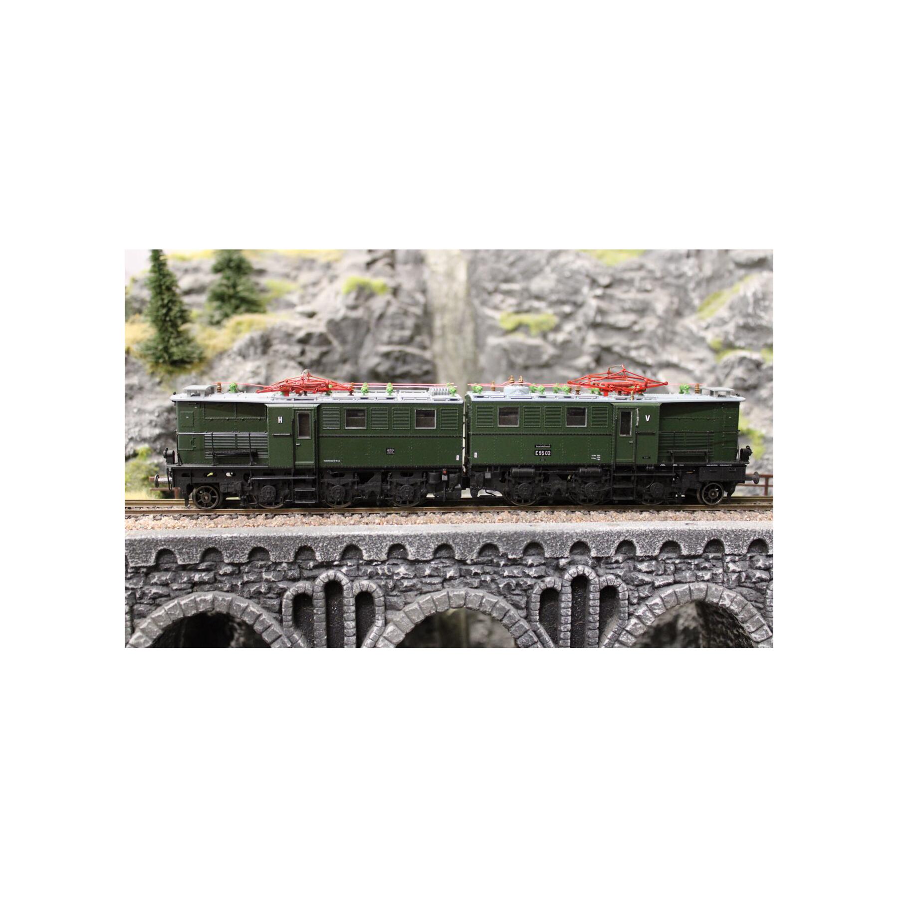 Brawa Spur H0 0210 Elektrolokomotive BR E 95 02 DR - grün - OVP