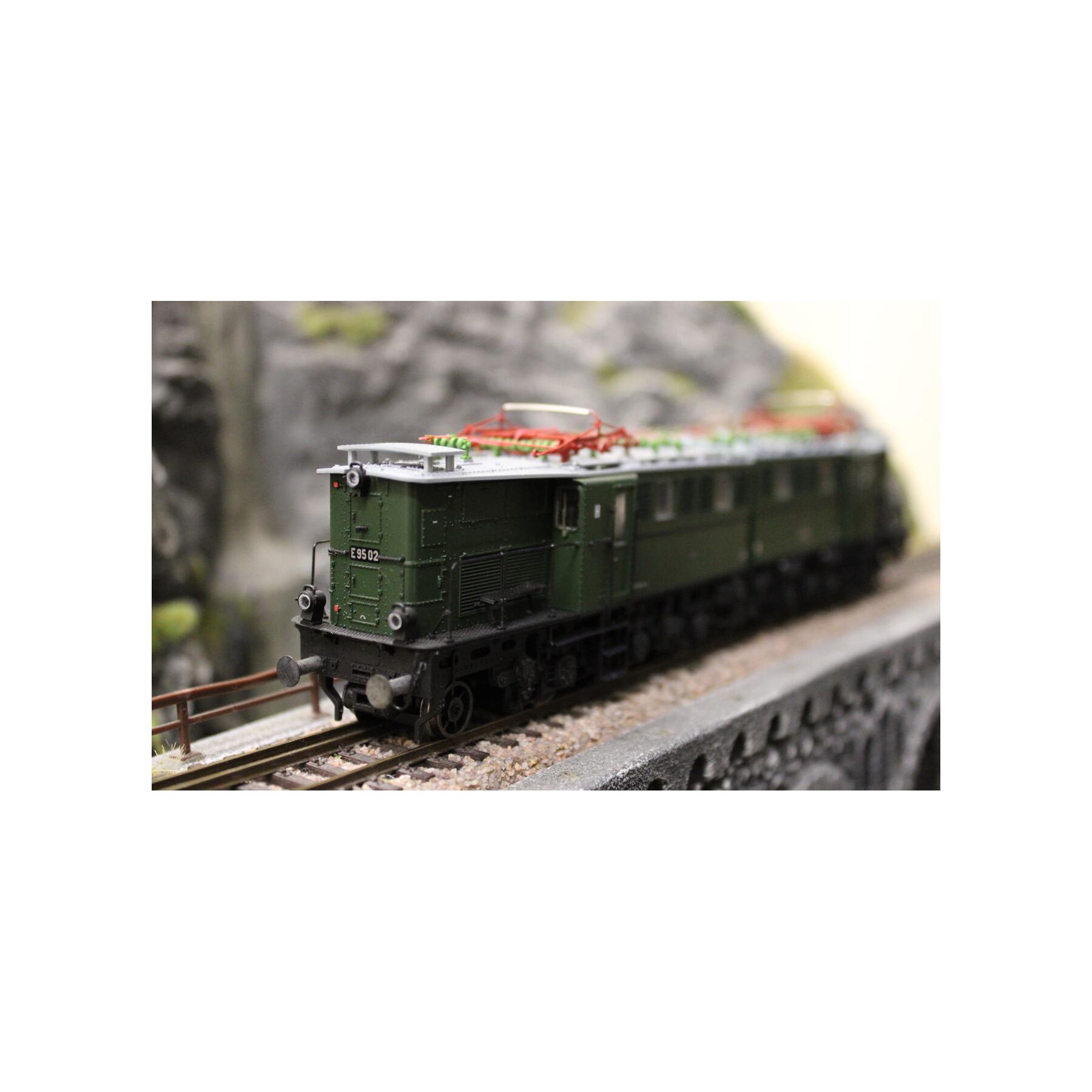 Brawa Spur H0 0210 Elektrolokomotive BR E 95 02 DR - grün - OVP