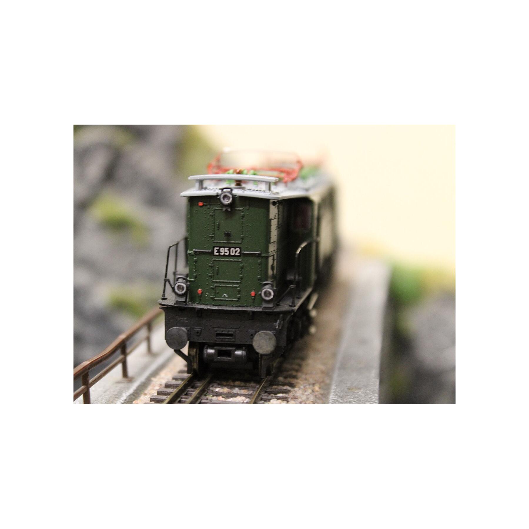 Brawa Spur H0 0210 Elektrolokomotive BR E 95 02 DR - grün - OVP