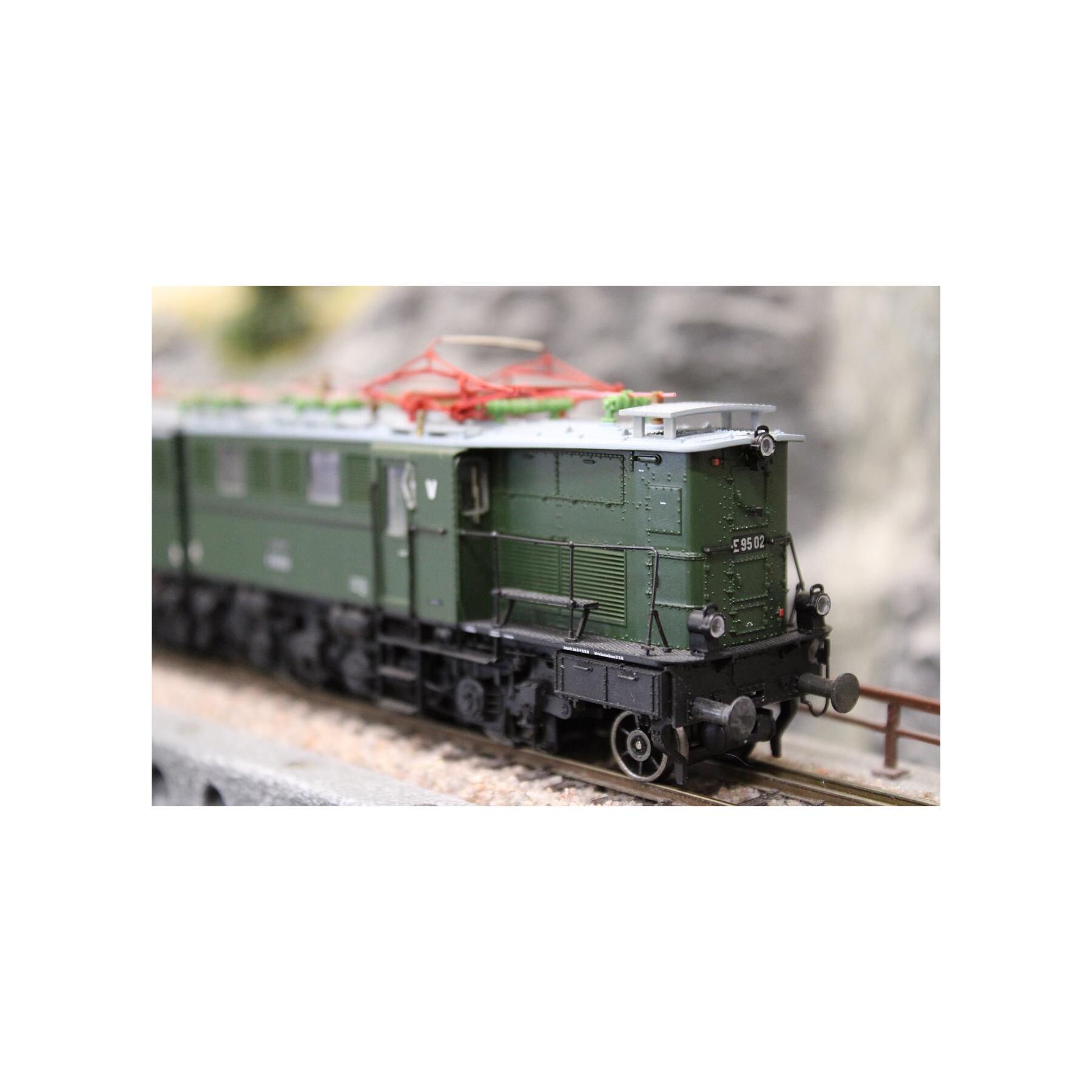 Brawa Spur H0 0210 Elektrolokomotive BR E 95 02 DR - grün - OVP