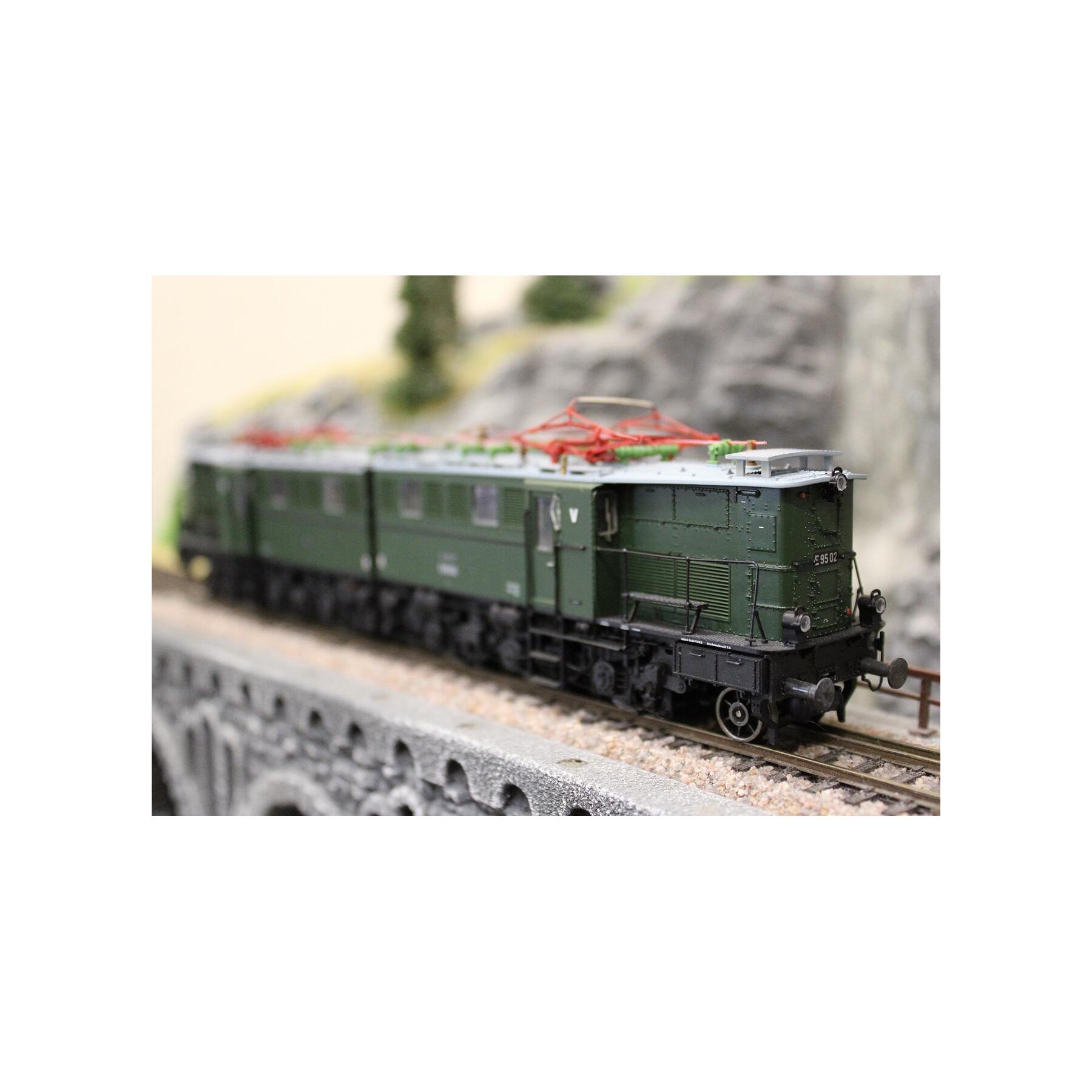 Brawa Spur H0 0210 Elektrolokomotive BR E 95 02 DR - grün - OVP