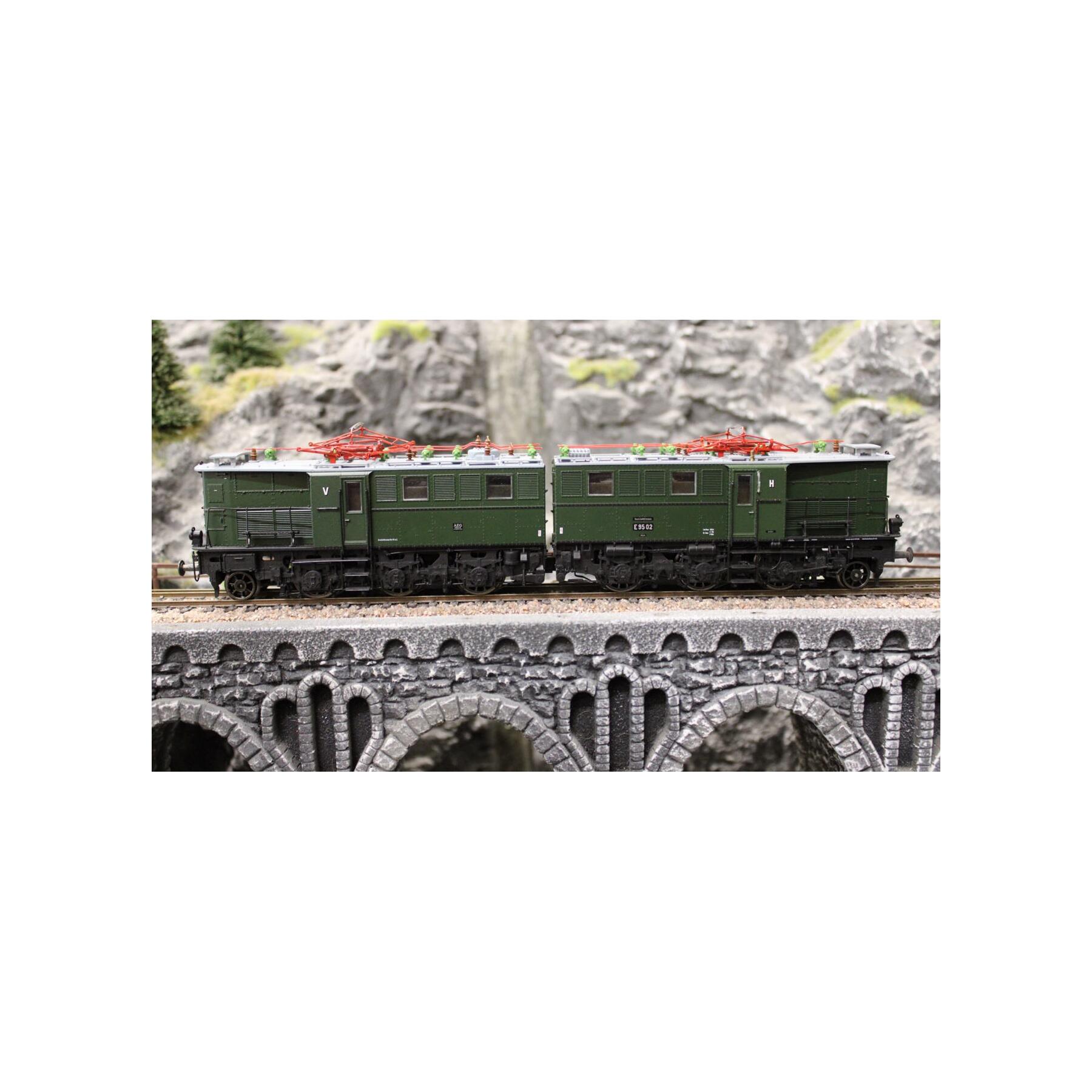 Brawa Spur H0 0210 Elektrolokomotive BR E 95 02 DR - grün - OVP