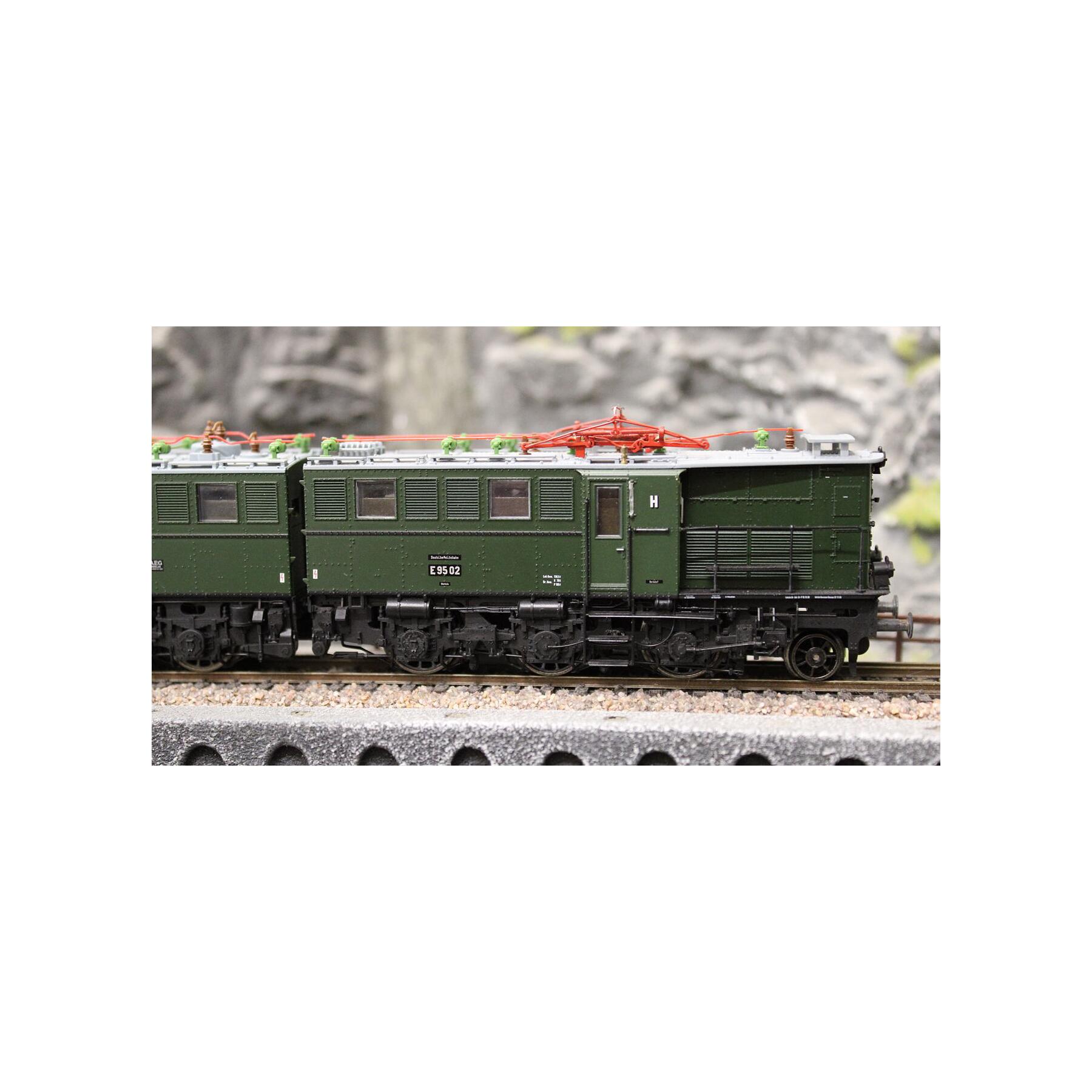 Brawa Spur H0 0210 Elektrolokomotive BR E 95 02 DR - grün - OVP