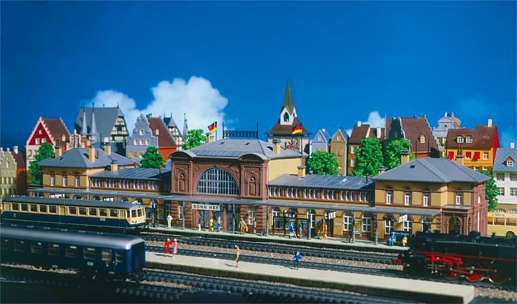 Faller 110113 Bahnhof -Bonn-