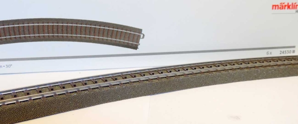 Märklin 024530 Gleis geb.r643,6 mm,30 Gr.